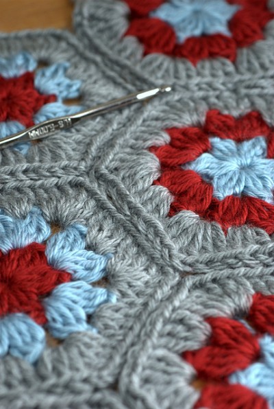 hexagon crochet grey blue red
