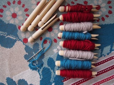 storing thread yarn wooden pegs