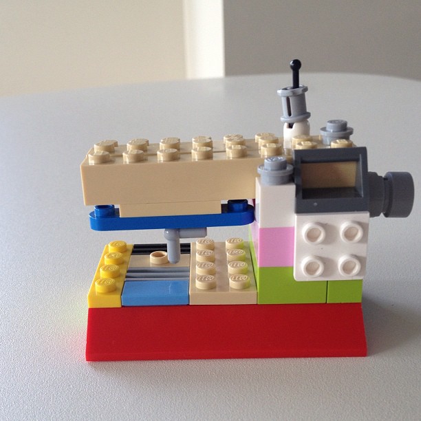 sewing machine Lego