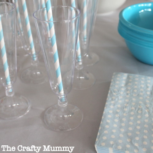 aqua white straws in tall glasses