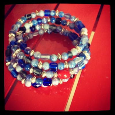 blue bead bracelet 
