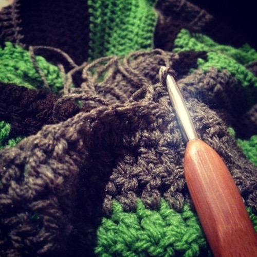 crochet blanket close