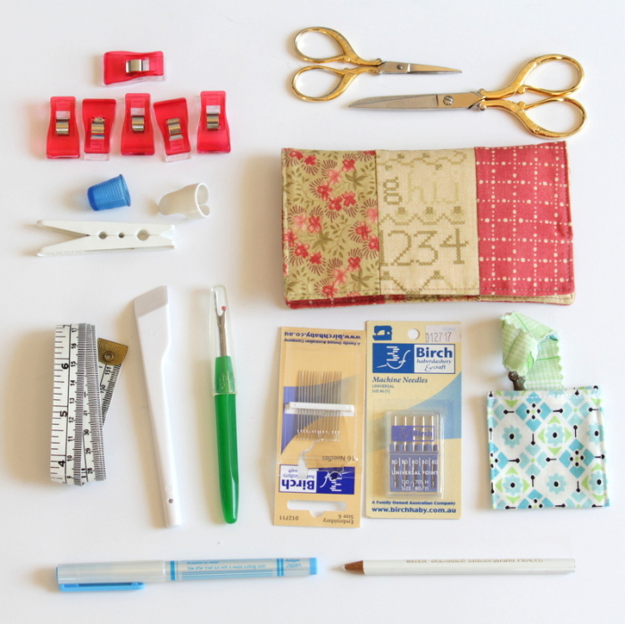 Sewing Tools - Find out which are my favourite sewing tools that live in the pockets of my sewing machine mat.