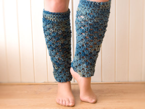 wink-crochet-pair-legwarmers